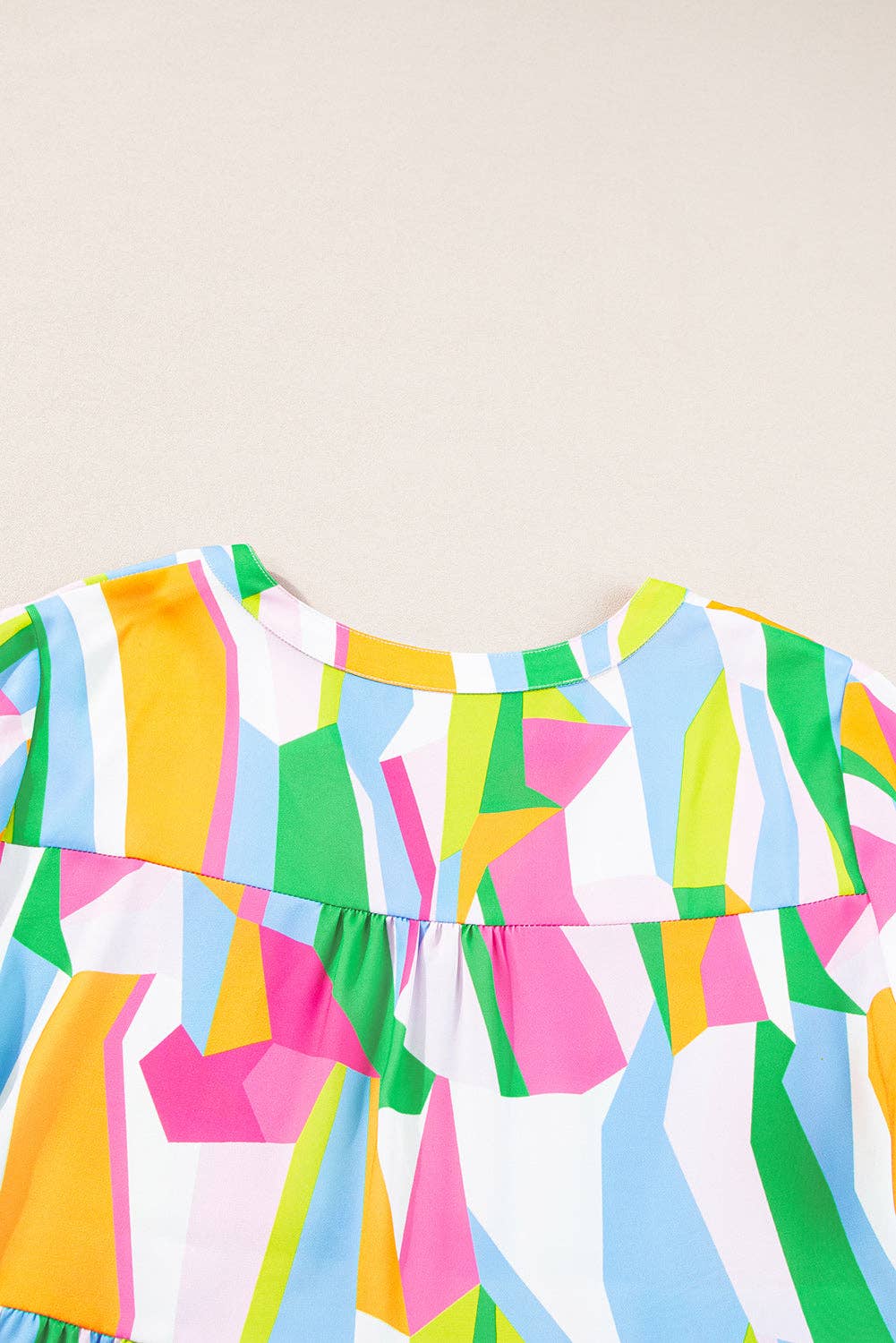Green Abstract Print Tiered V Neck Ruffle Sleeve Dress