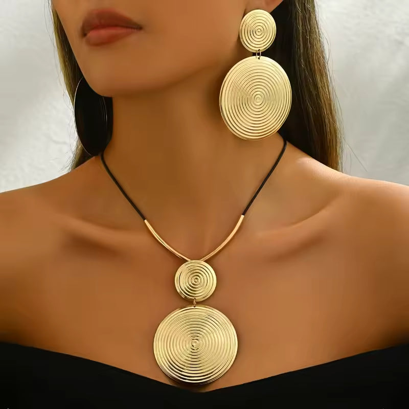 Round Pendant Necklace & Earrings Set